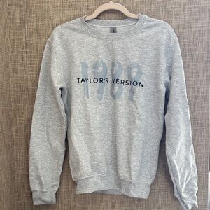 Gray Taylor's Version 1989 sweatshirt